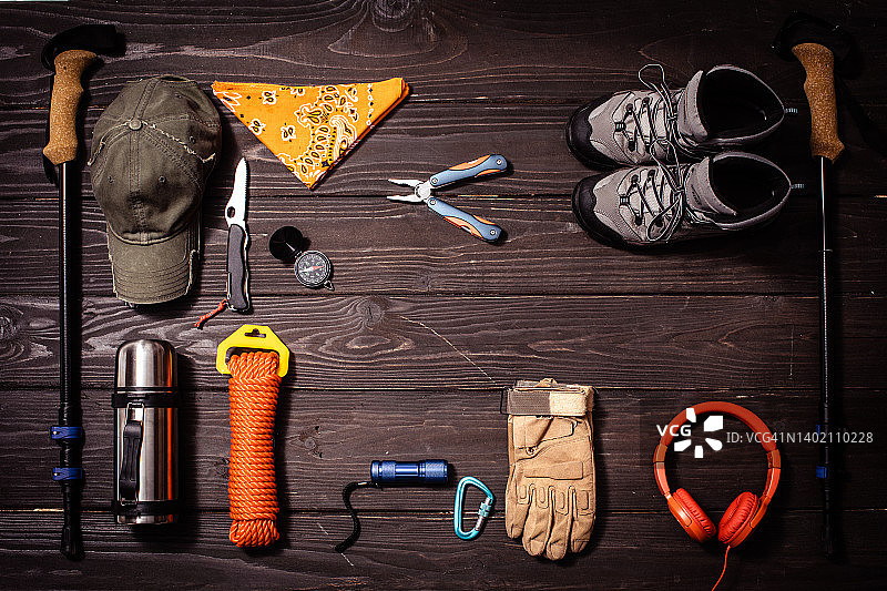 徒步或冒险之旅风光平铺概念图片素材