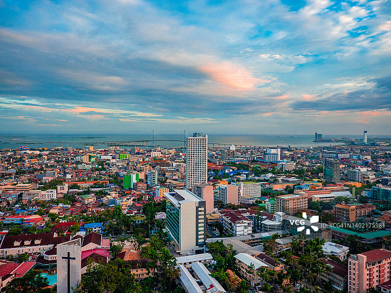 宿务市标志性大桥与摩天大楼，菲律宾宿务图片素材
