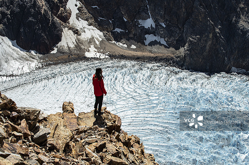 白石冰川景色，巴塔哥尼亚的悬冰川图片素材