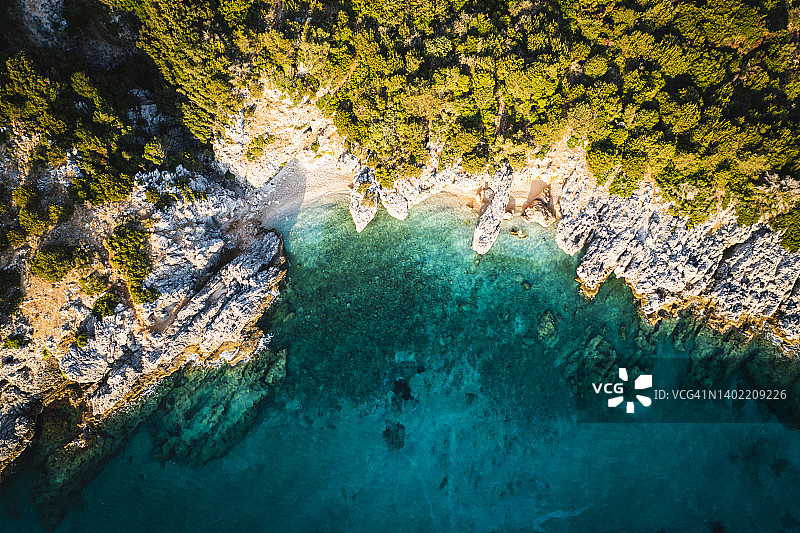 希腊凯法利尼亚岛卡科拉加迪海滩鸟瞰图片素材