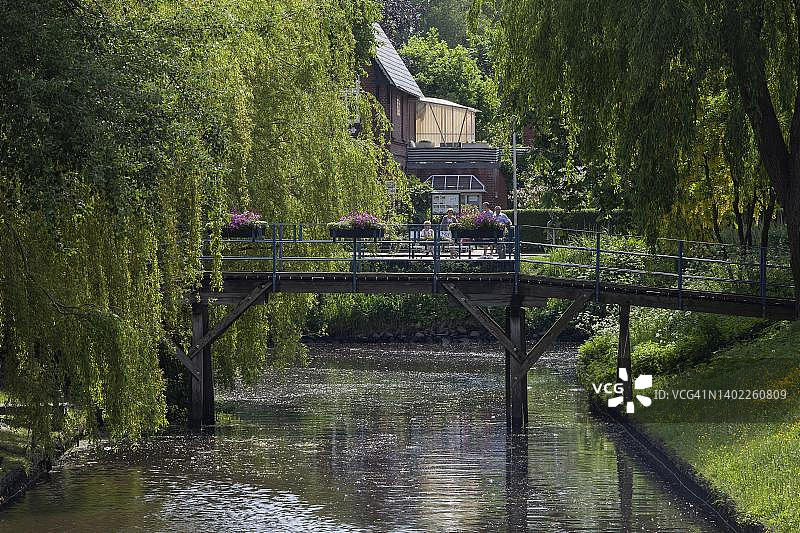 德国石勒苏益格-荷尔斯泰因州弗里德里希斯塔特运河风光图片素材