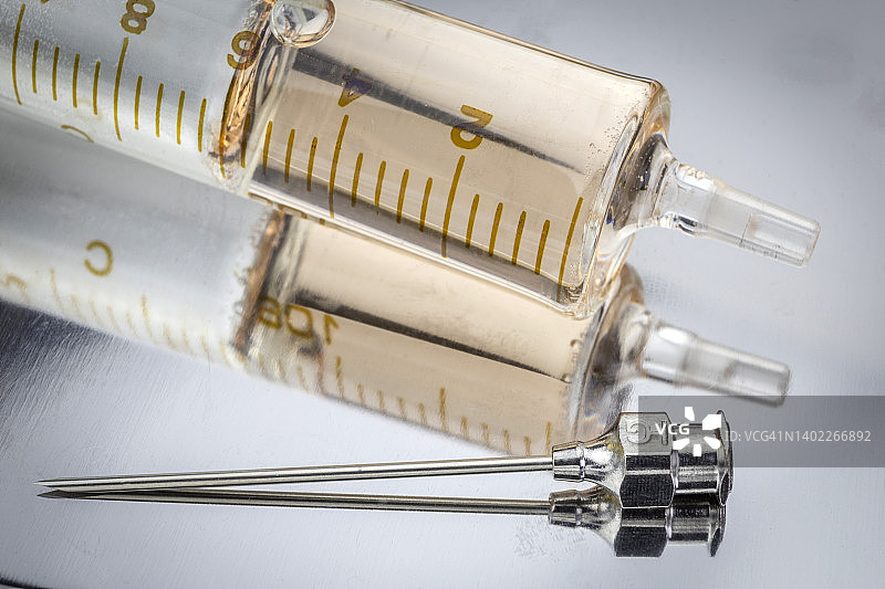 复古注射器和针头图片素材