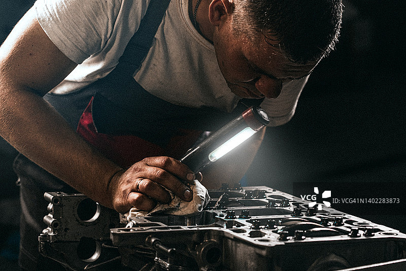 修理发动机图片素材