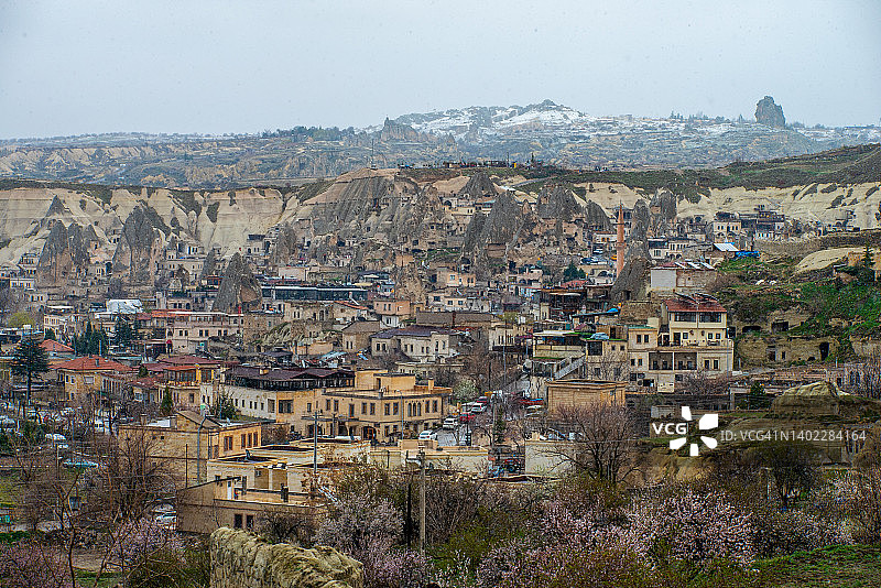 格雷梅，卡帕多奇亚，土耳其 - 雪景城市风光图片素材