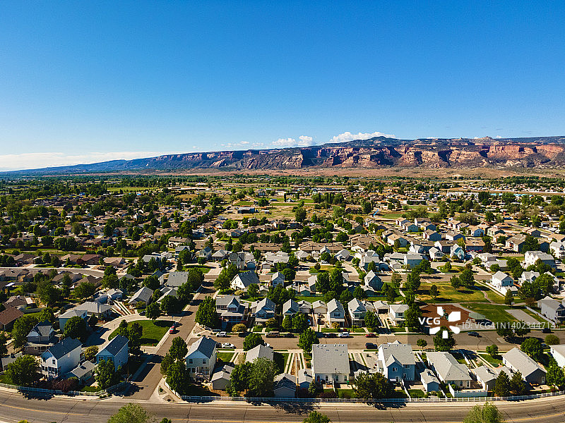 科罗拉多州弗鲁塔地区的住宅区航拍春景照片，美国西部图片素材