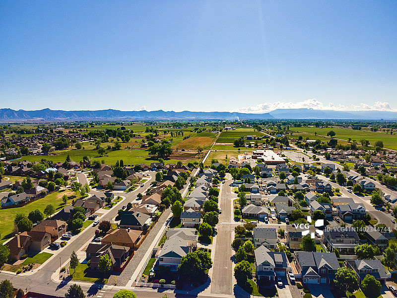 科罗拉多州弗鲁塔地区的住宅区航拍春景照片，美国西部图片素材
