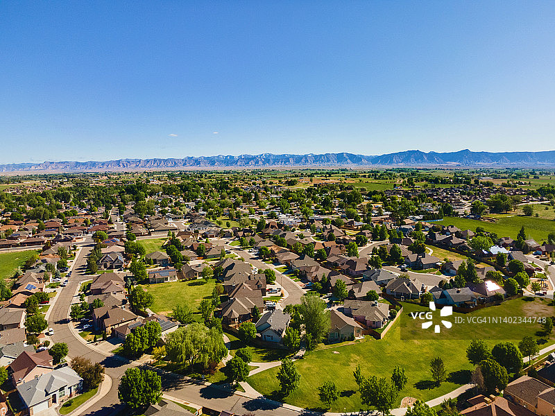 科罗拉多州弗鲁塔地区的住宅区航拍春景照片，美国西部图片素材