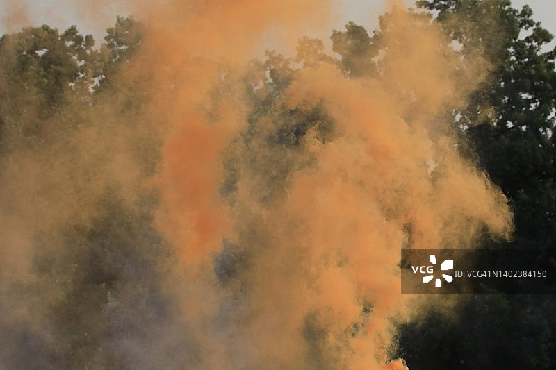 用于救援信号的烟雾弹图片素材