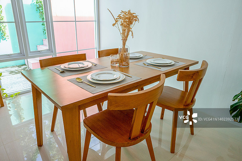 居家餐桌图片素材