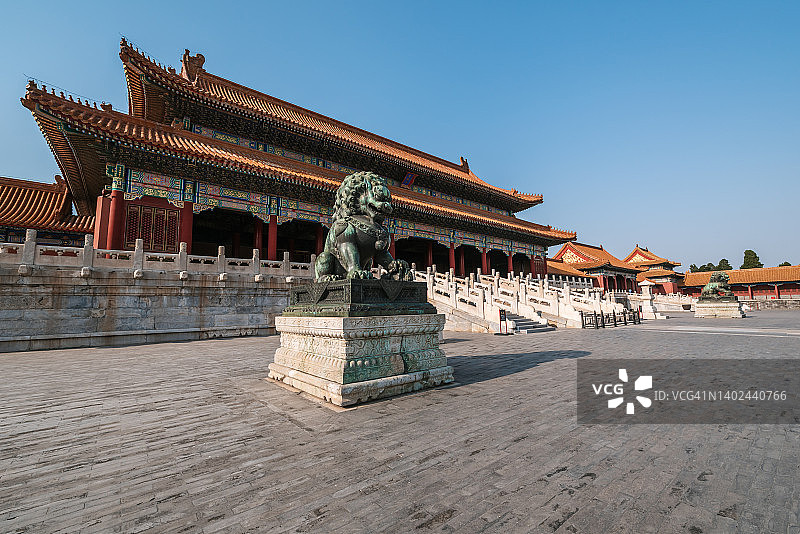 故宫太和门前的青铜狮子图片素材