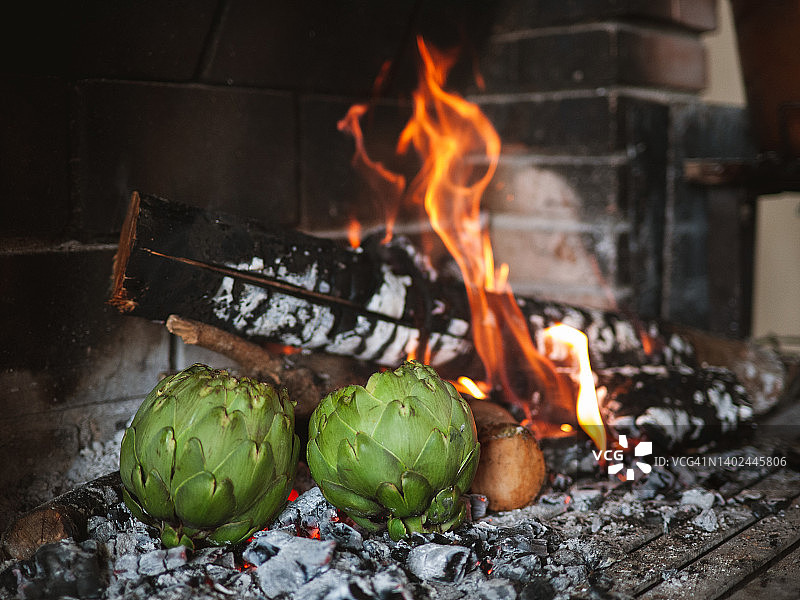 烧烤朝鲜蓟图片素材