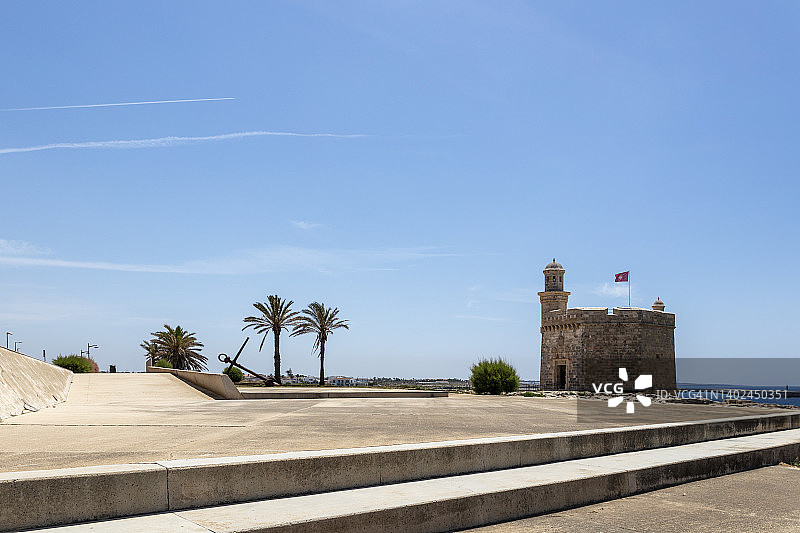 西班牙梅诺卡岛休达德ella市的哨兵塔图片素材