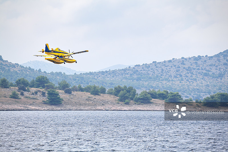 飞越亚得里亚海的水上飞机图片素材