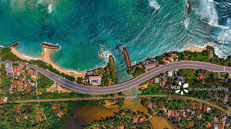 斯里兰卡阿航格马镇、河流和自然风光无人机视角图片素材