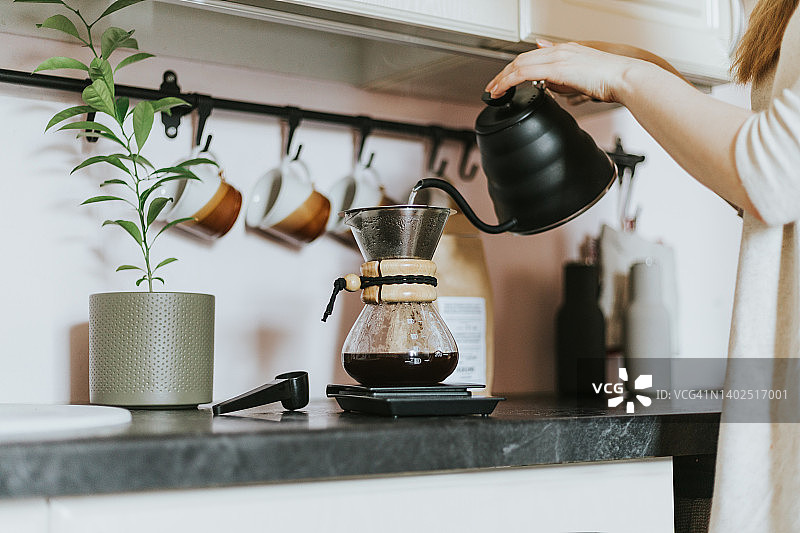 在家休息喝咖啡图片素材