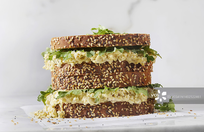 经典奶油鸡蛋沙拉三明治图片素材