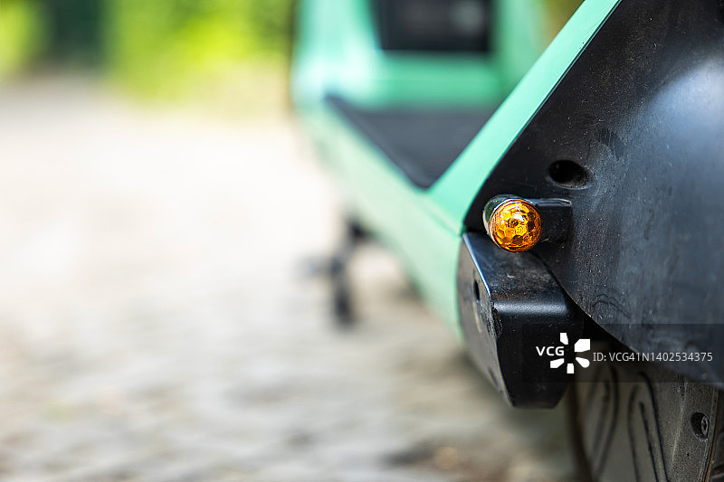 电动滑板车的闪光灯图片素材