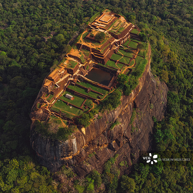 航拍视角下的狮子岩图片素材