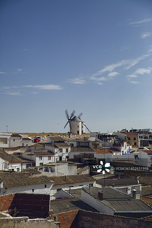西班牙雷阿尔城坎波德克里普塔纳的风车图片素材