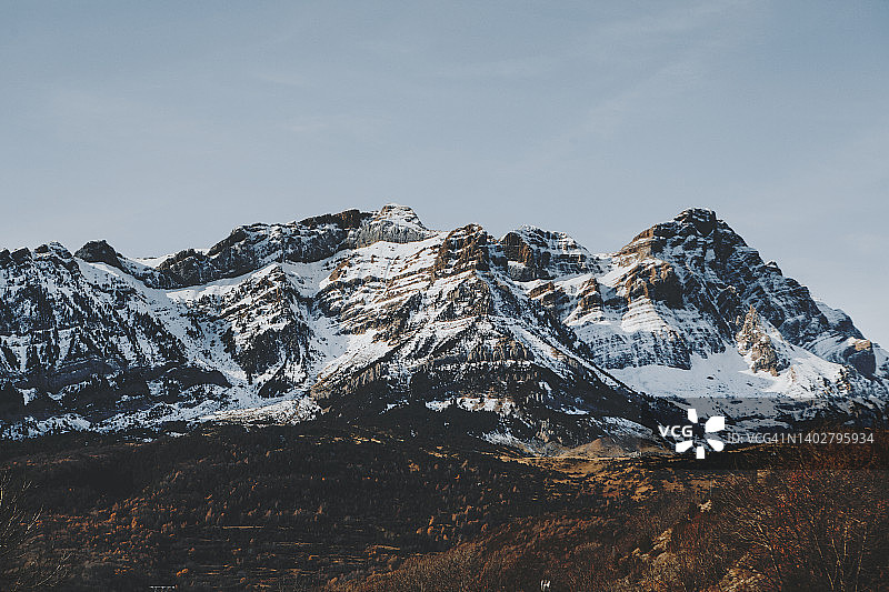 西班牙加泰罗尼亚Val d Aran的冬季比利牛斯山脉图片素材
