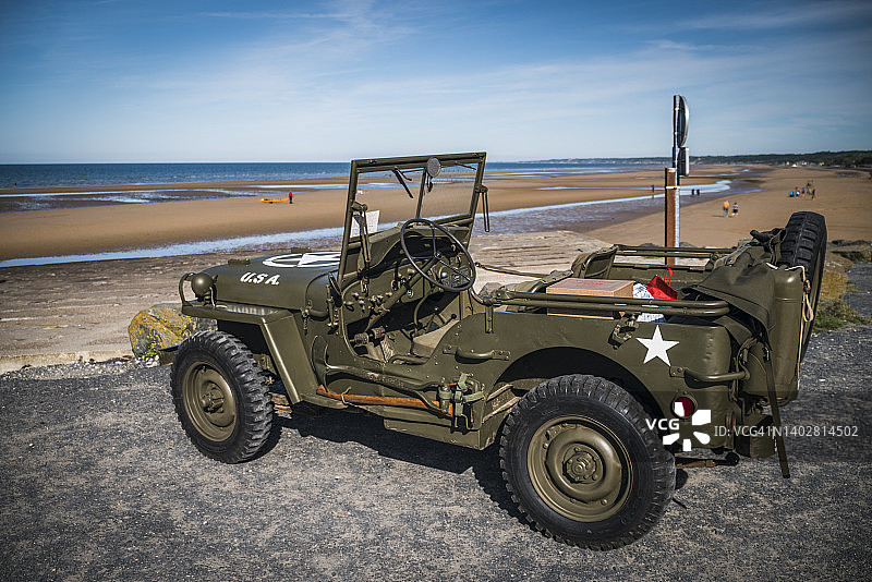 二战吉普车：法国诺曼底海岸奥马哈海滩图片素材