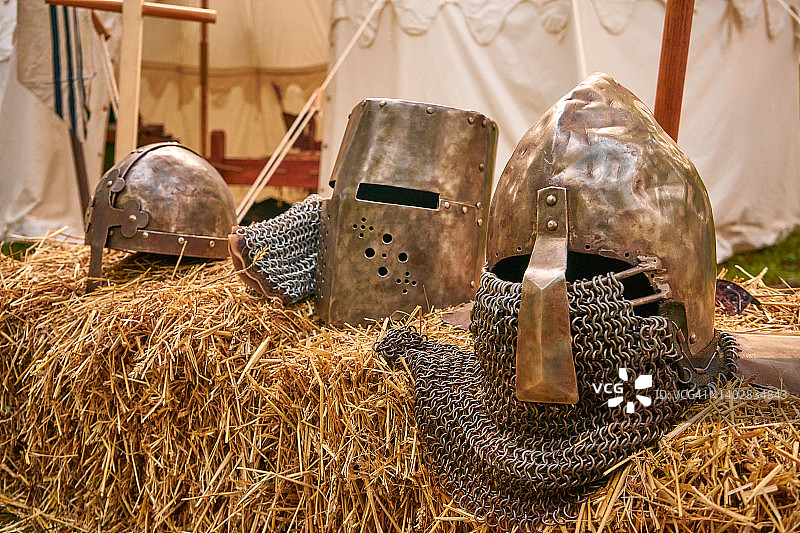 中世纪骑士头盔和锁子甲特写图片素材