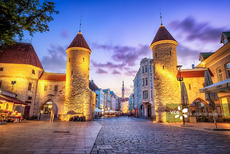 塔林维鲁门与市政厅背景，爱沙尼亚图片素材