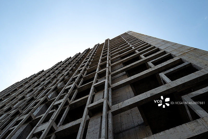 仰视角度拍摄的钢筋混凝土建筑外 exterior图片素材