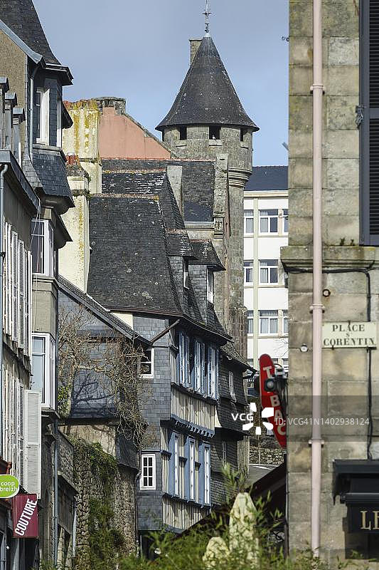 埃利·弗雷隆街：法国布列塔尼地区坎佩尔老城区图片素材