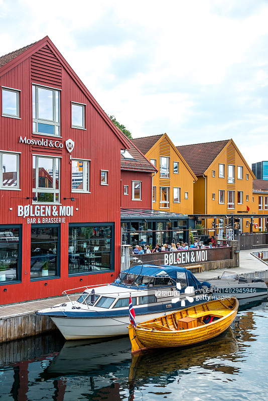 挪威克里斯蒂安桑的船只和餐厅图片素材