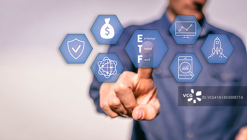 虚拟屏幕上的ETF交易所交易基金交易投资业务金融概念图片素材