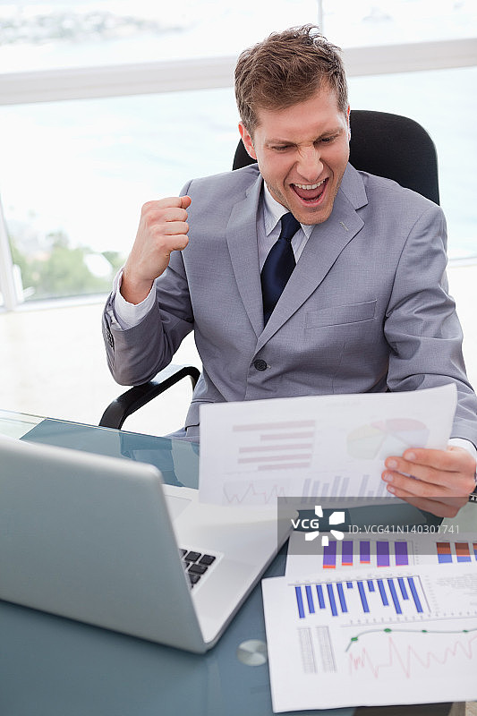 商人喜欢市场调研的结果图片素材