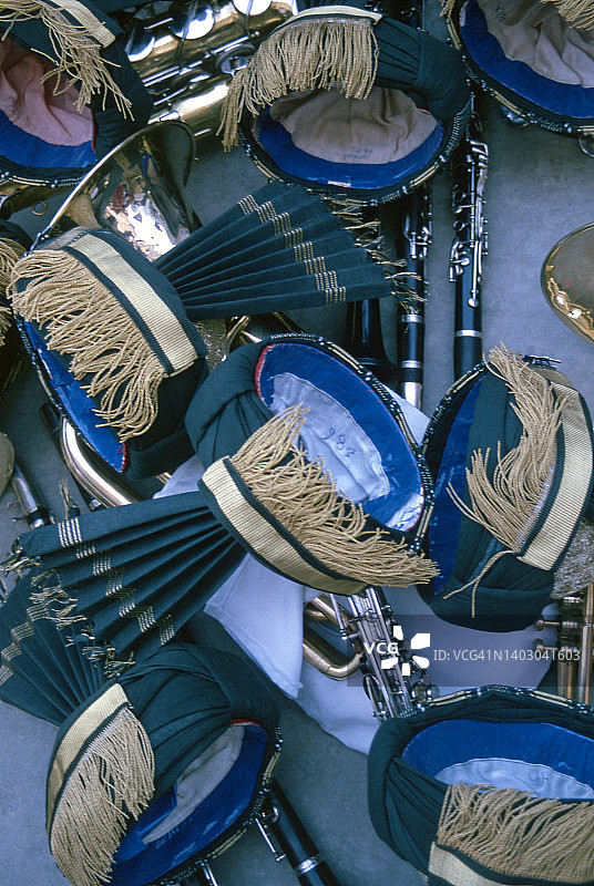 巴基斯坦铜管乐队的头巾和乐器图片素材