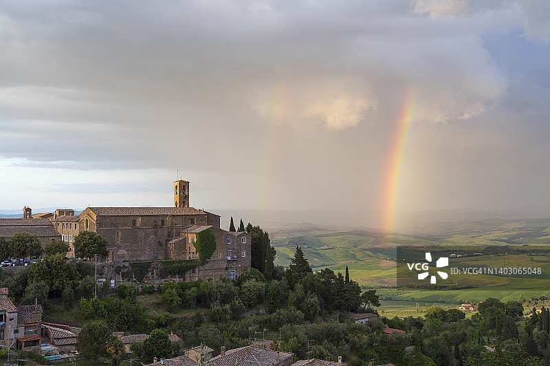 意大利托斯卡纳蒙塔尔奇诺的彩虹图片素材