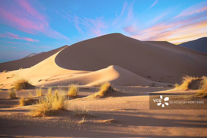 撒哈拉沙漠日落图片素材