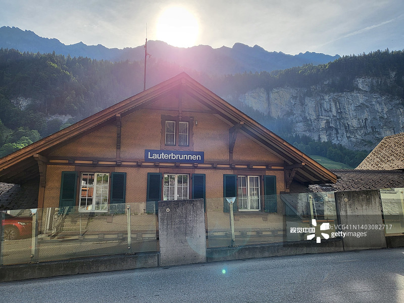 劳特布龙嫩火车站外观图片素材