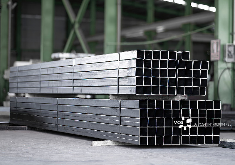 制造商工厂的碳钢方管堆垛图片素材