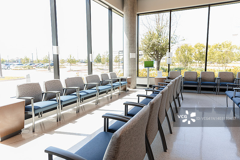 空旷的医院候诊室图片素材