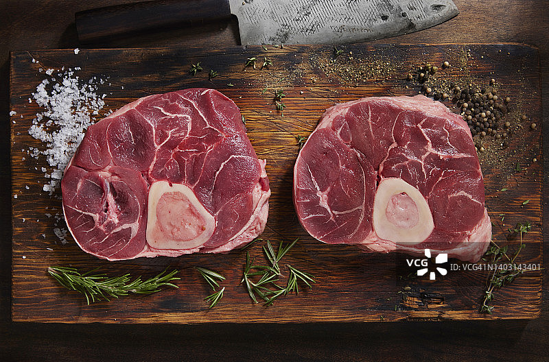 调味生牛胫骨图片素材