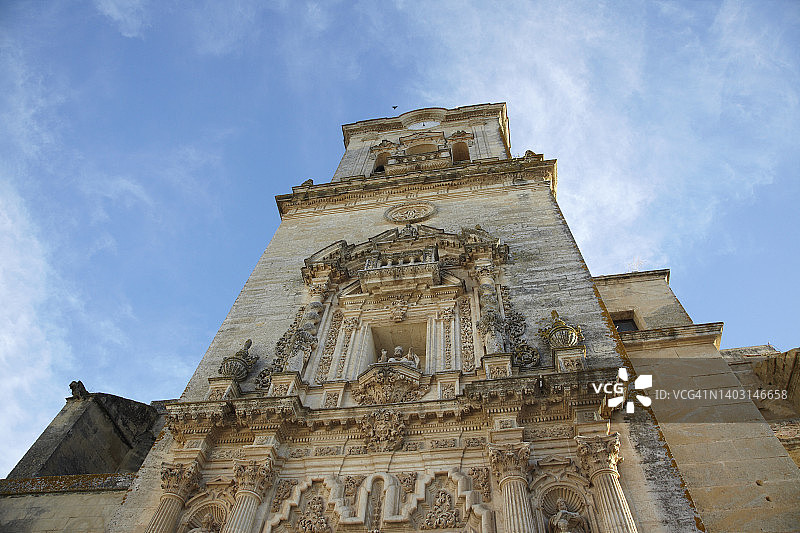 西班牙阿尔科斯-德拉弗龙特拉的圣佩德罗教堂景观图片素材