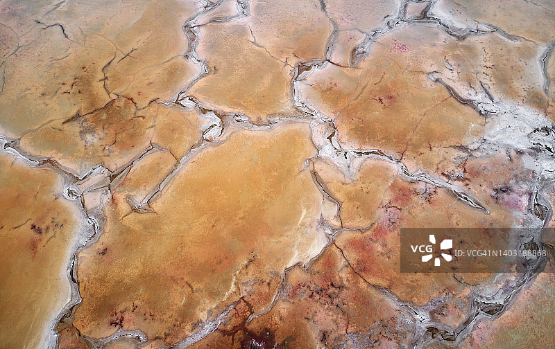 盐滩与嗜盐菌的抽象全景图片素材