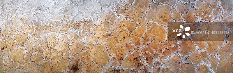 盐滩与嗜盐菌的抽象全景图片素材