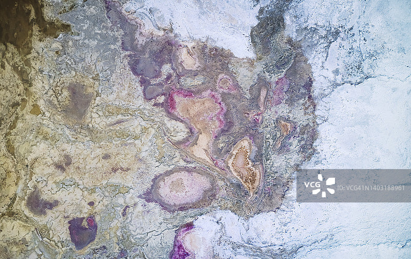 盐滩与嗜盐菌的抽象全景图片素材