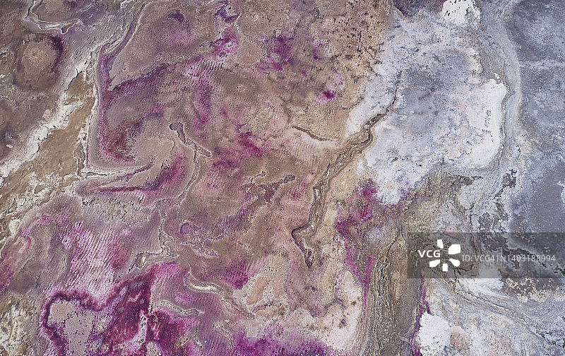 盐滩与嗜盐菌的抽象全景图片素材