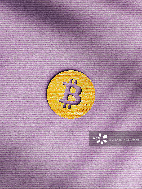 紫色背景中的纸质比特币图片素材