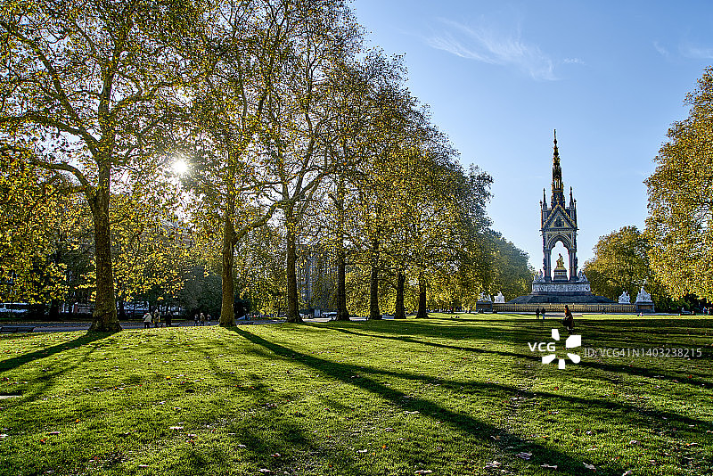 英国伦敦肯辛顿公园阿尔伯特纪念碑图片素材