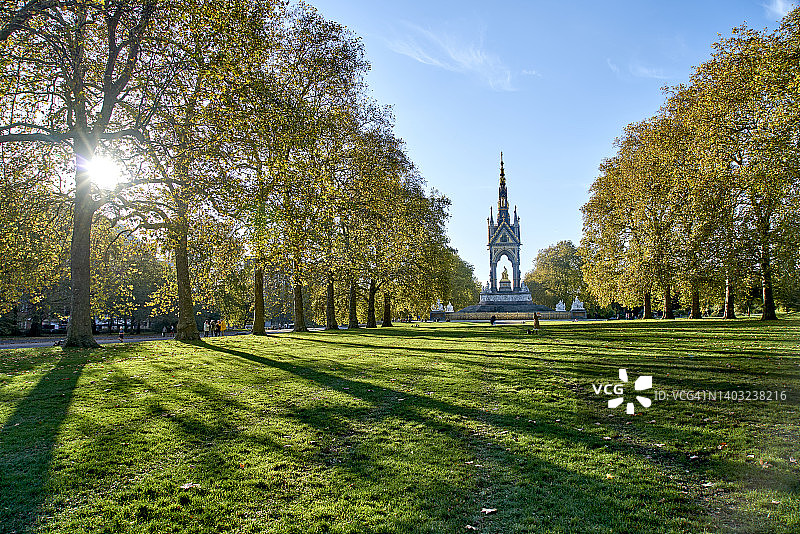 英国伦敦肯辛顿公园阿尔伯特纪念碑图片素材