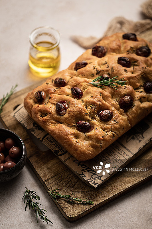 橄榄迷迭香佛卡夏面包图片素材