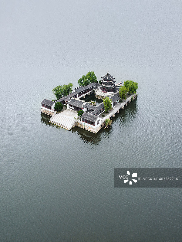 漂浮花园与寺庙图片素材