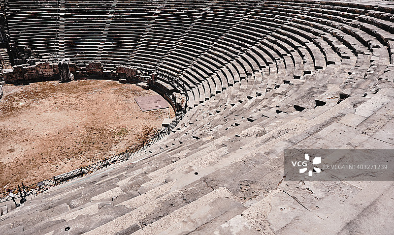 土耳其锡德古城中的古代圆形剧场局部图片素材